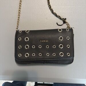 Bebe Black Pebbled Faux Leather Grommet Crossbody Wallet Bag Gold Chain Strap